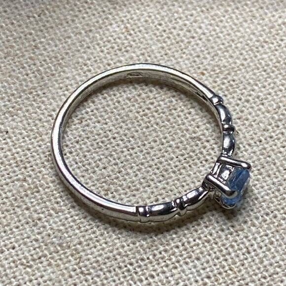 💛 14k White Gold Plated Blue CZ Minimalist Ring - Picture 4 of 6